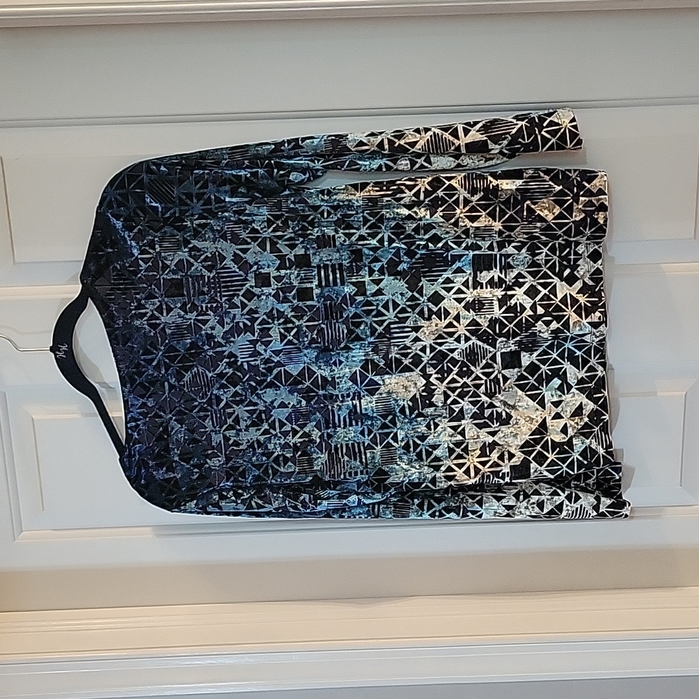 Chicos blue black velour graphic print medium - Picture 5 of 5